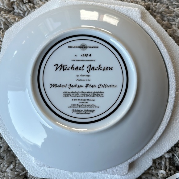The Bradford Exchange Michael Jackson plate an enduring tribute new - Picture 5 of 5